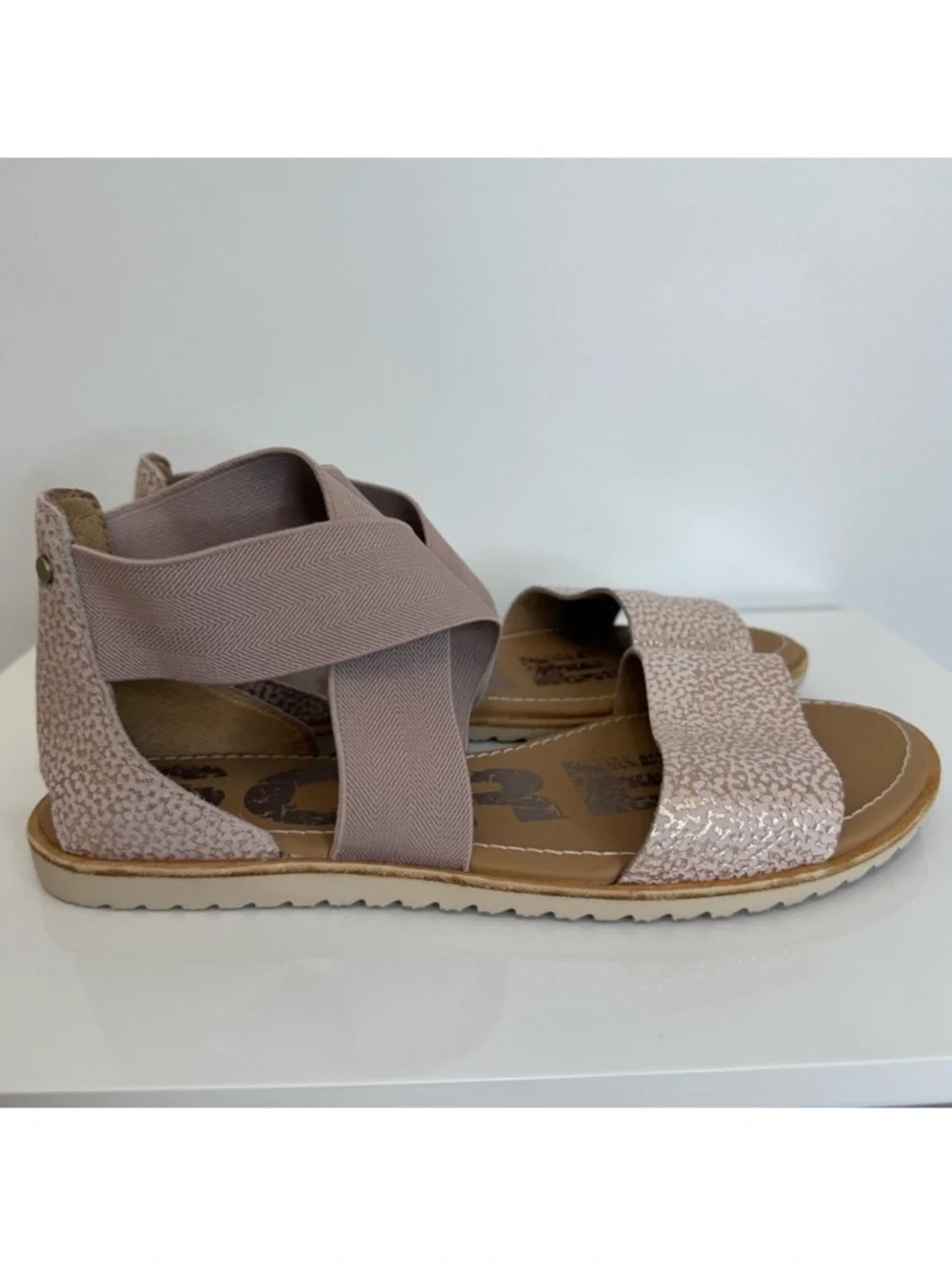 Sorel Ella  Flat Sandal Pink Rose Gold Leather Open Toe Size 8 Stretch Straps